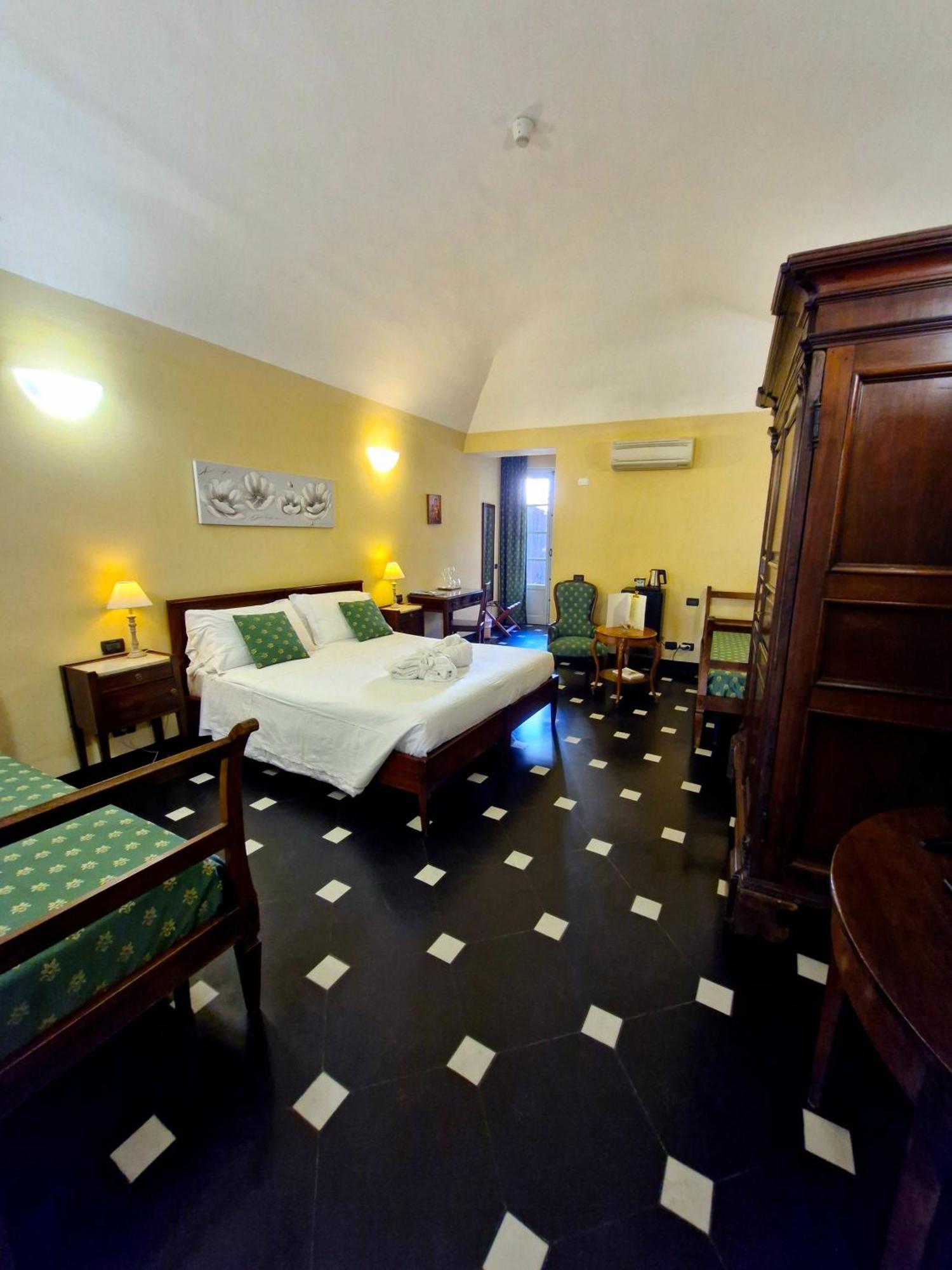 Palazzo Vescovile Hotel Noli Bagian luar foto